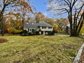 26 Berkshire Dr, Winchester MA 01890