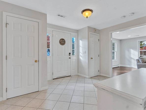 5 Fales St, Medway MA 02053