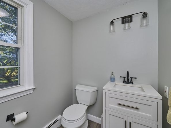 5 Cunningham Cir, Waltham MA 02453