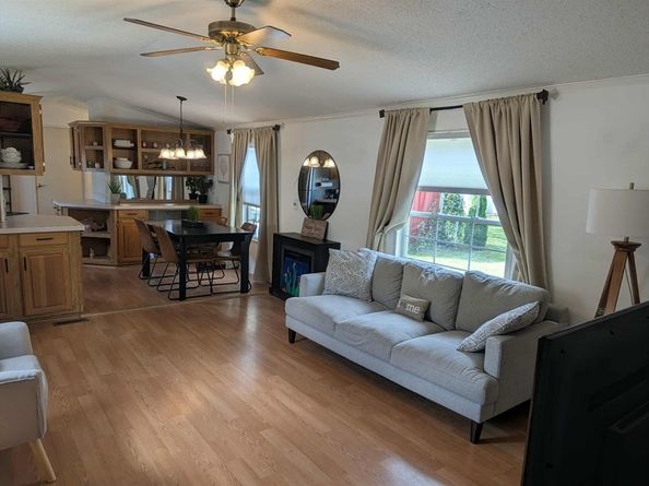 322 Poplar Ave, Sturbridge MA 01566