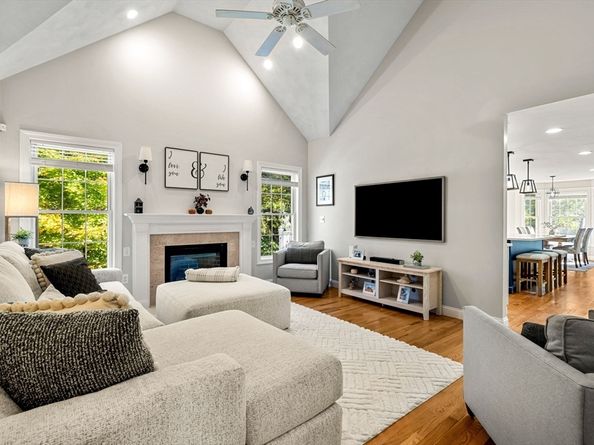 30 Lucey Dr, Newburyport MA 01950