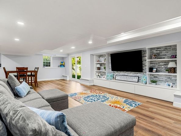 30 Lucey Dr, Newburyport MA 01950