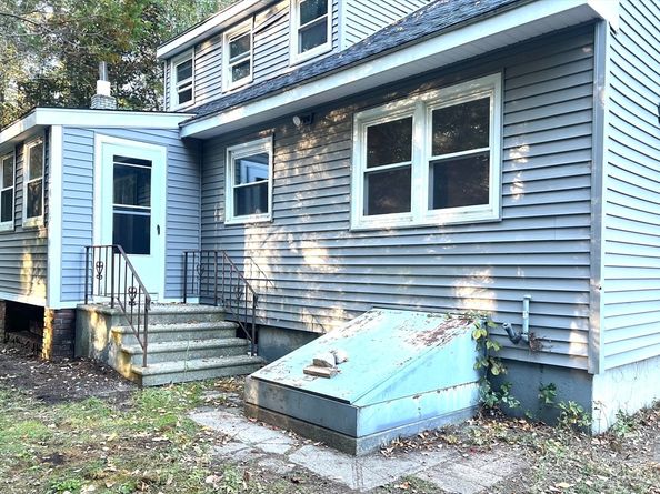 831 Providence Rd, Northbridge MA 01588