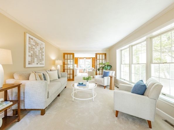 12 Spruce Way, Medfield MA 02052