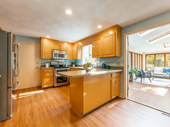 12 Spruce Way, Medfield MA 02052