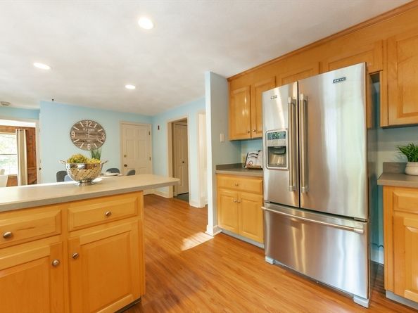 12 Spruce Way, Medfield MA 02052