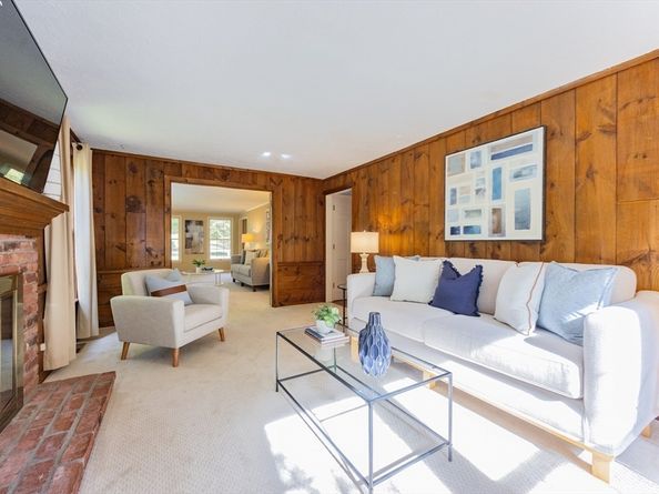 12 Spruce Way, Medfield MA 02052
