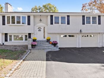 6 Susan Dr