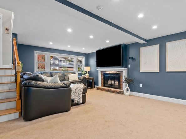 6 Susan Dr, Saugus MA 01906
