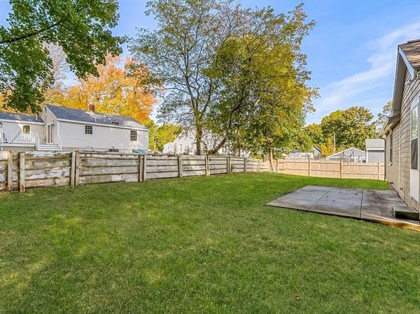 10 Corinne Pkwy, Middleboro MA 02346