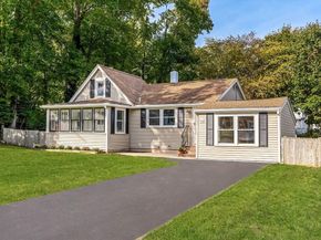 10 Corinne Pkwy, Middleboro MA 02346