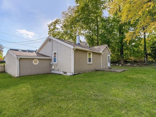 10 Corinne Pkwy, Middleboro MA 02346