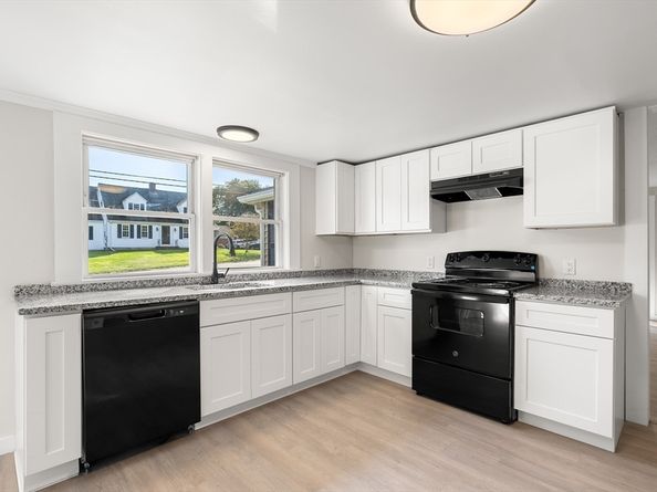 10 Corinne Pkwy, Middleboro MA 02346
