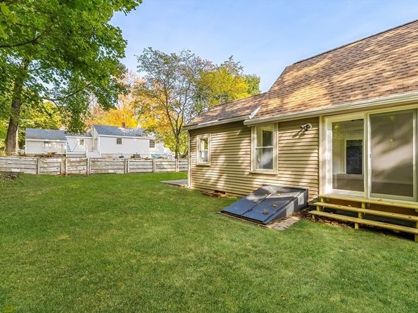 10 Corinne Pkwy, Middleboro MA 02346