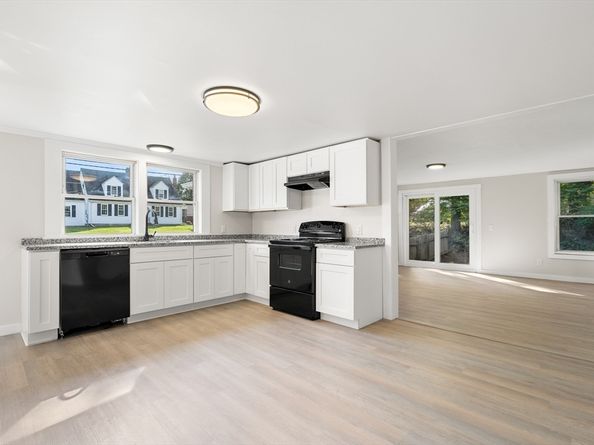10 Corinne Pkwy, Middleboro MA 02346