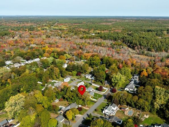 10 Corinne Pkwy, Middleboro MA 02346