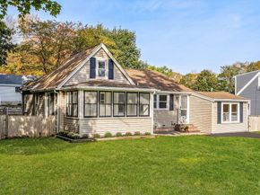 10 Corinne Pkwy, Middleboro MA 02346
