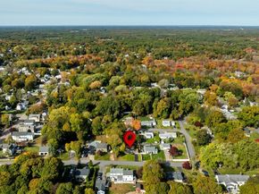 10 Corinne Pkwy, Middleboro MA 02346