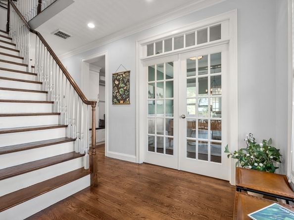 273 Metropolitan Ave 2, Boston MA 02131