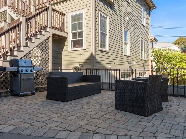 273 Metropolitan Ave 2, Boston MA 02131