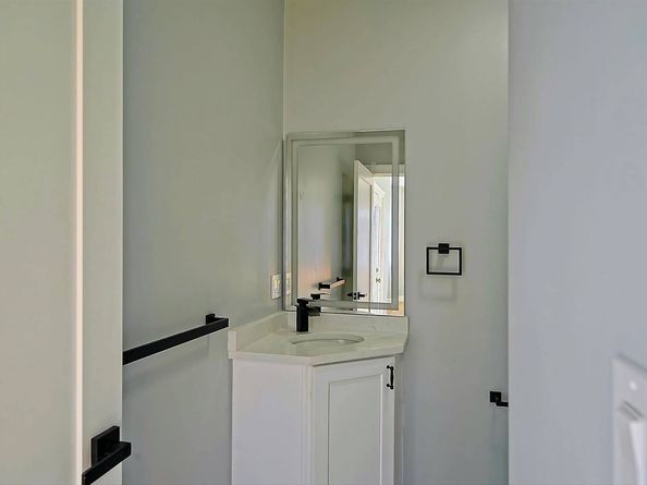 1905 River Street 1905, Boston MA 02136