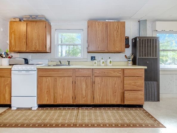 7 Second Ave, Lakeville MA 02347