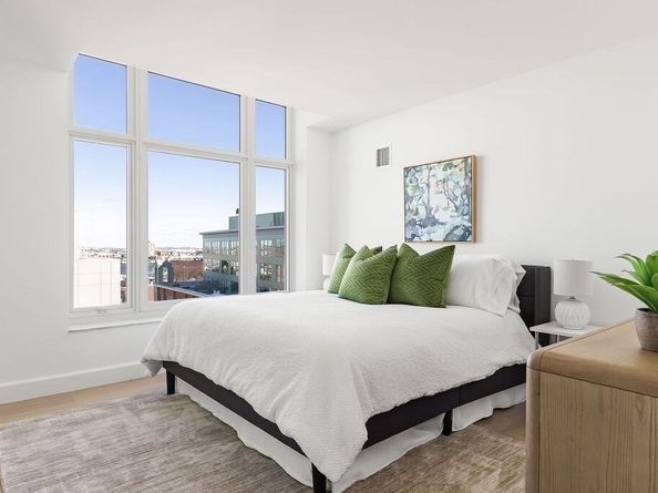 100 Lovejoy Wharf 11A, Boston MA 02114