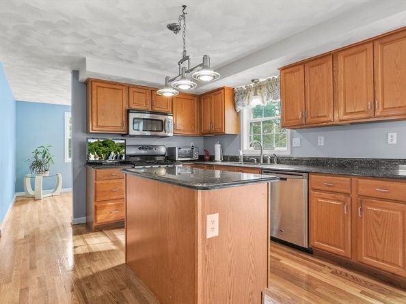 4 Dove Lane, Billerica MA 01862