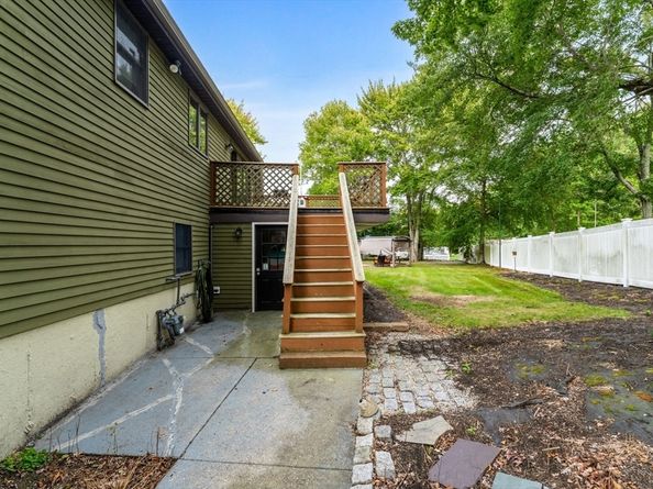 9 Karen Ln, Abington MA 02351