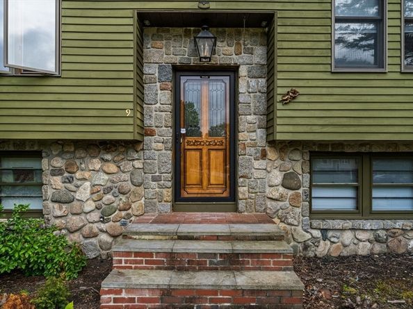 9 Karen Ln, Abington MA 02351