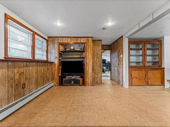 9 Karen Ln, Abington MA 02351