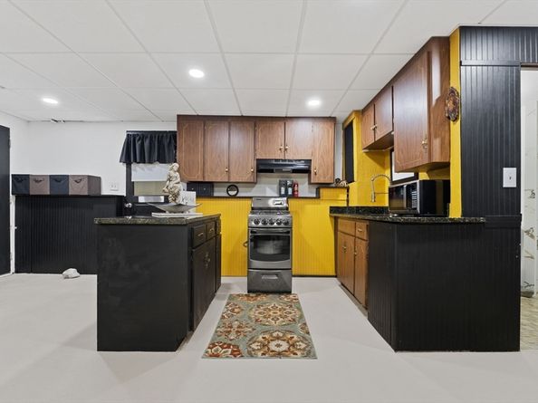 9 Karen Ln, Abington MA 02351