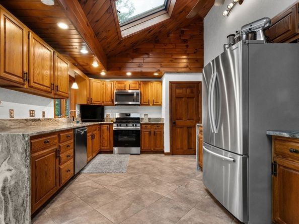 9 Karen Ln, Abington MA 02351
