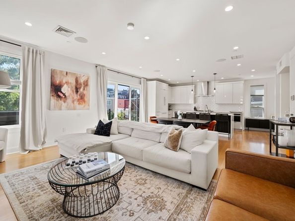 341 E St 3, Boston MA 02127