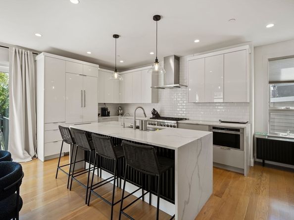 341 E St 3, Boston MA 02127