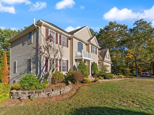 3 Loon Way, Westford MA 01886