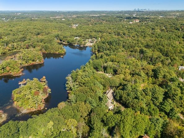 250 Meadowbrook Rd, Dedham MA 02026