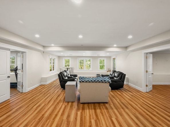 250 Meadowbrook Rd, Dedham MA 02026