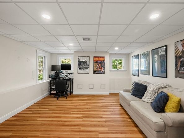 250 Meadowbrook Rd, Dedham MA 02026