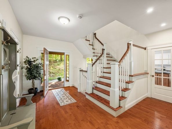250 Meadowbrook Rd, Dedham MA 02026