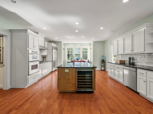 250 Meadowbrook Rd, Dedham MA 02026