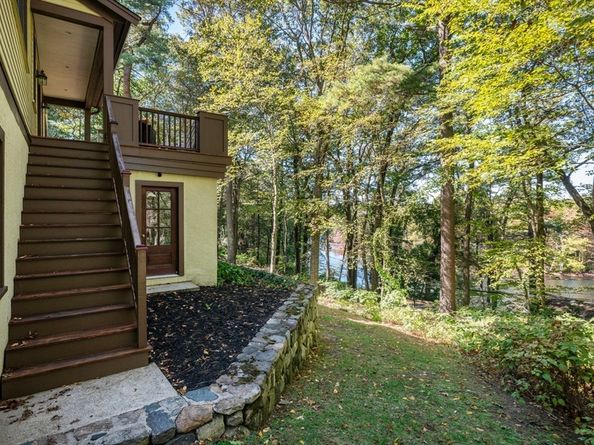 250 Meadowbrook Rd, Dedham MA 02026