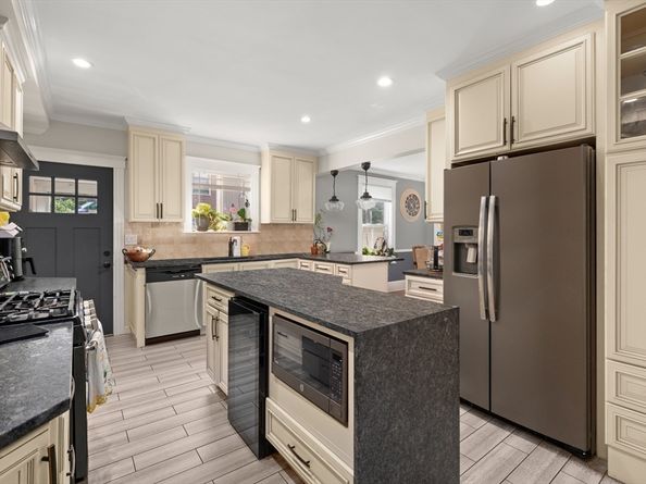20 Oak Hill Rd, Saugus MA 01906