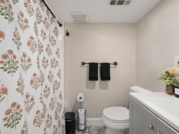 20 Oak Hill Rd, Saugus MA 01906