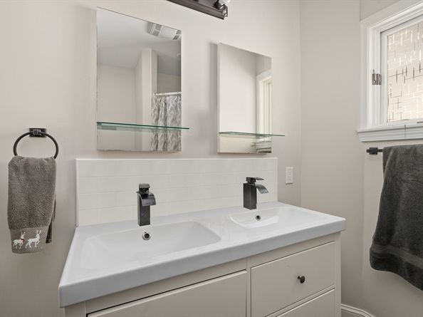 20 Oak Hill Rd, Saugus MA 01906