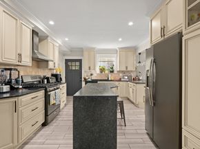 20 Oak Hill Rd, Saugus MA 01906