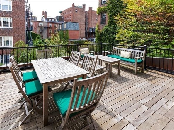 62 Chestnut St, Boston MA 02108