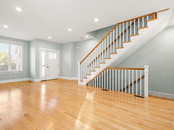 35 Bacon St 35, Watertown MA 02472