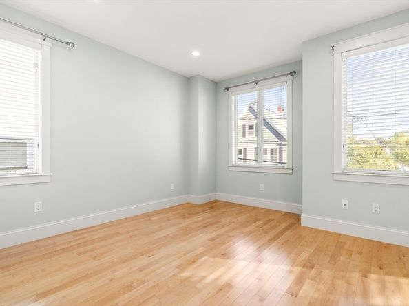 35 Bacon St 35, Watertown MA 02472