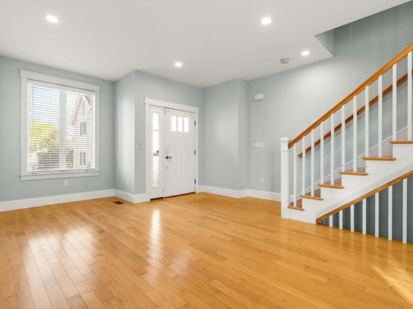 35 Bacon St 35, Watertown MA 02472